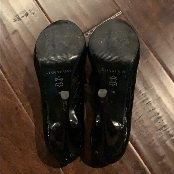 Heels - Picture 2 of 2